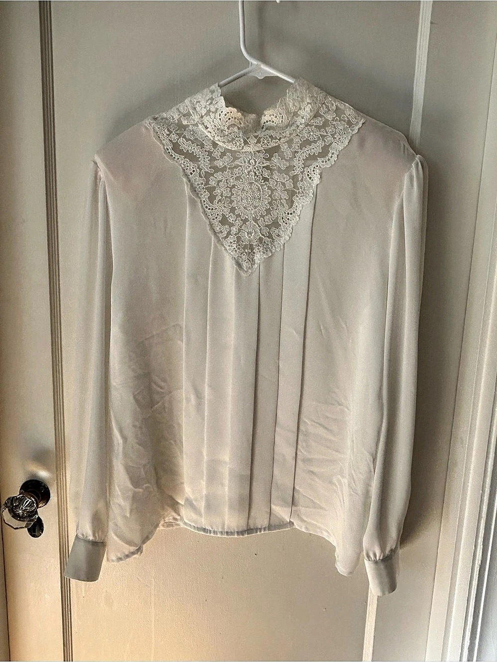 Susan Hutton Lace Collar Long Sleeve Blouse White Size 16 fits like current medi